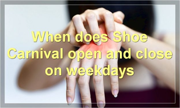 When does Shoe Carnival open and close on weekdays